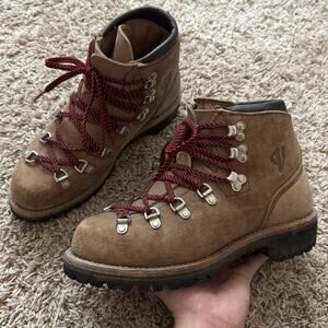 Vintage Vasque Women’s Brown Suede Mountaineering Hiking Boot Size 9 Vibram Sole